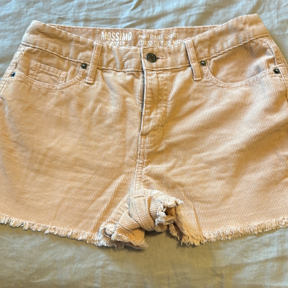 Cute peach corduroy fringed shorts! 🤍